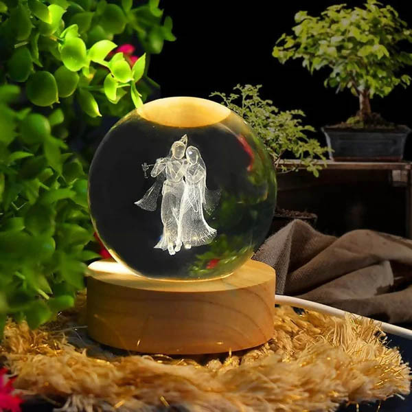 3D Engraved Crystal Ball LED Night Light with Radha Krishna Figurine – Spiritual Decorative Table Lamp on Wooden Base – Ambient Warm Glow Showpiece Gift for Janmashtami, Home Temple, or Festive Décor